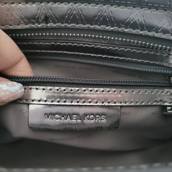 🆕️ NWT MK Leather Selma Gunmetal Messenger Bag - Picture 4 of 6